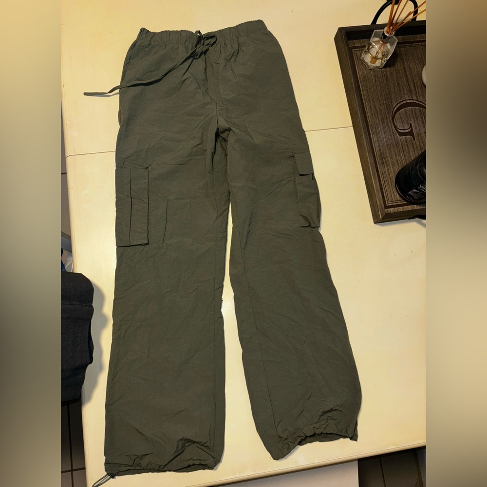 Women’s swishy Olive Cargo Pants
